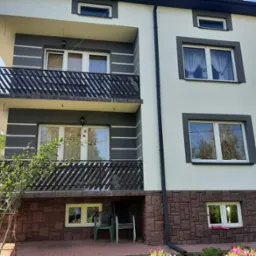 Elewacja po malowaniu z boniami