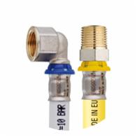 Dwa rodzaje złączek do ogrzewania podłogowego: kolanko z gwintem wewnętrznym i złączka prosta z gwintem zewnętrznym, oba z niebiesko-żółtymi pierścieniami zaciskowymi i fragmentami rur PEX...