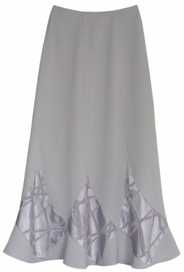 Długa, szara spódnica z trzema aplikacjami w kształcie rombów z satynową, geometryczną siatką na dole.