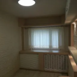 Jasne wnętrze pokoju po remoncie, widok na okno z firanką, dekoracyjne panele ścienne z efektem 3D oraz zabudowa grzejnika z ażurowym frontem.