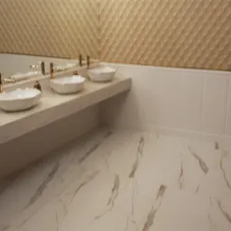 Luksusowa łazienka z umywalkami nablatowymi, złote baterie, dekoracyjna trójwymiarowa okładzina ścienna i marmurowa podłoga.