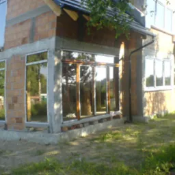 Okna, okna dachowe, drzwi zewnętrzne i wewnętrzne, bramy garażowe, rolety zewnetrzne