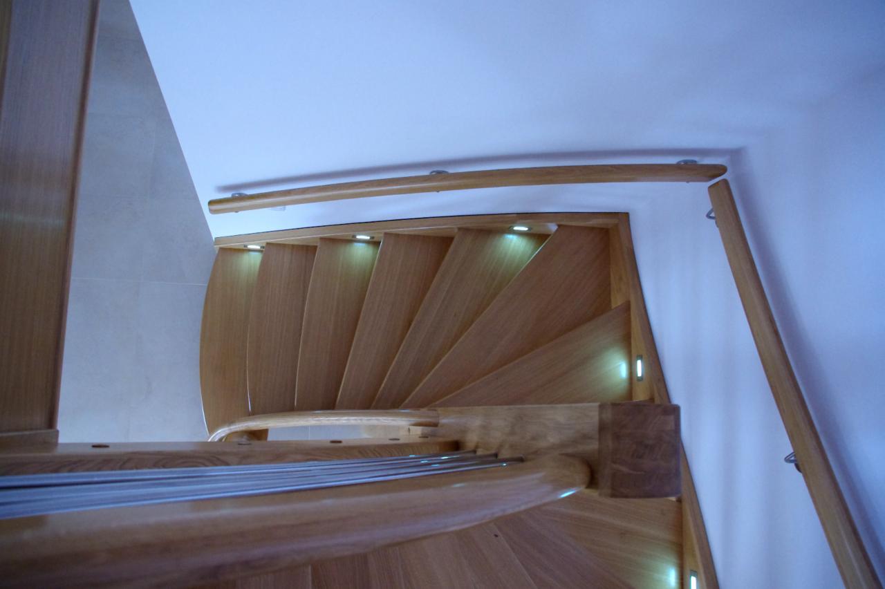 Schody wewnętrzne samonośne