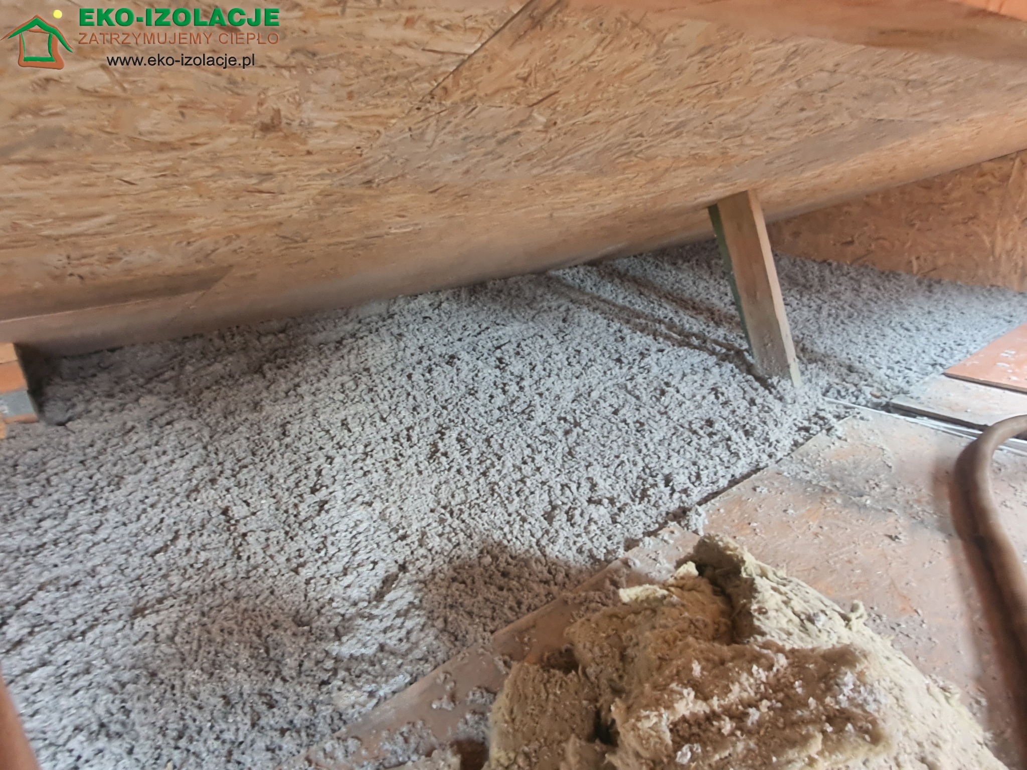 Ocieplenie podłogi celulozą