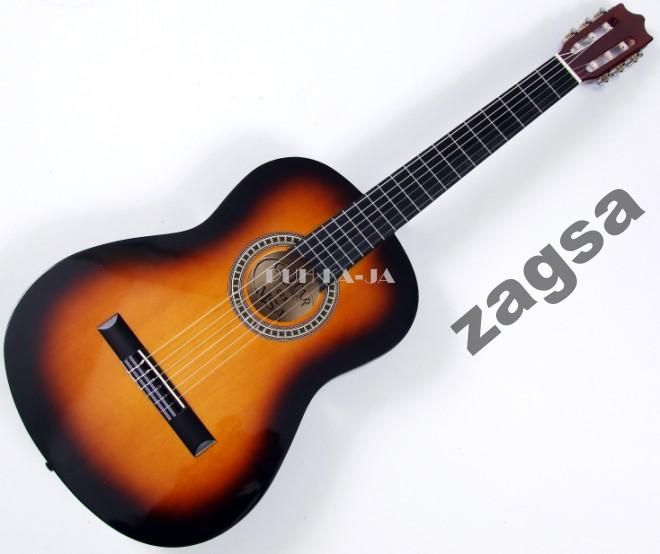 Gitara klasyczna z brązowo-czarnym gradientem na korpusie, leżąca na białym tle, widoczny napis 'zagsa'.