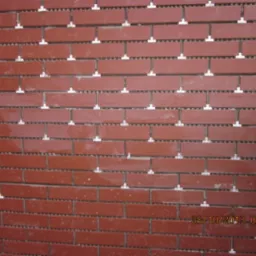 montaż płytek ściennych jak i podłogowych oraz gresu