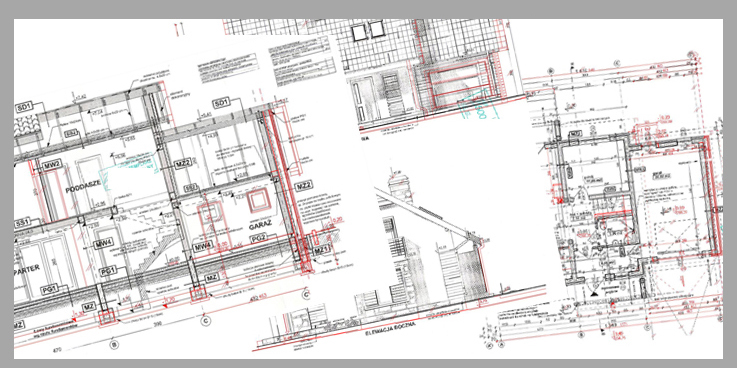 Zestawienie czarno-białych planów architektonicznych z czerwonymi akcentami, przedstawiających rzuty i elewacje budynku mieszkalnego, z naniesionymi wymiarami i opisami pomieszczeń.
