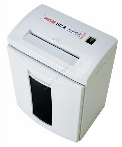 Biała niszczarka biurowa HSM 102.2 z widocznym panelem sterowania i okienkiem na ścinki, sfotografowana pod kątem. Urządzenie do utylizacji dokumentów.