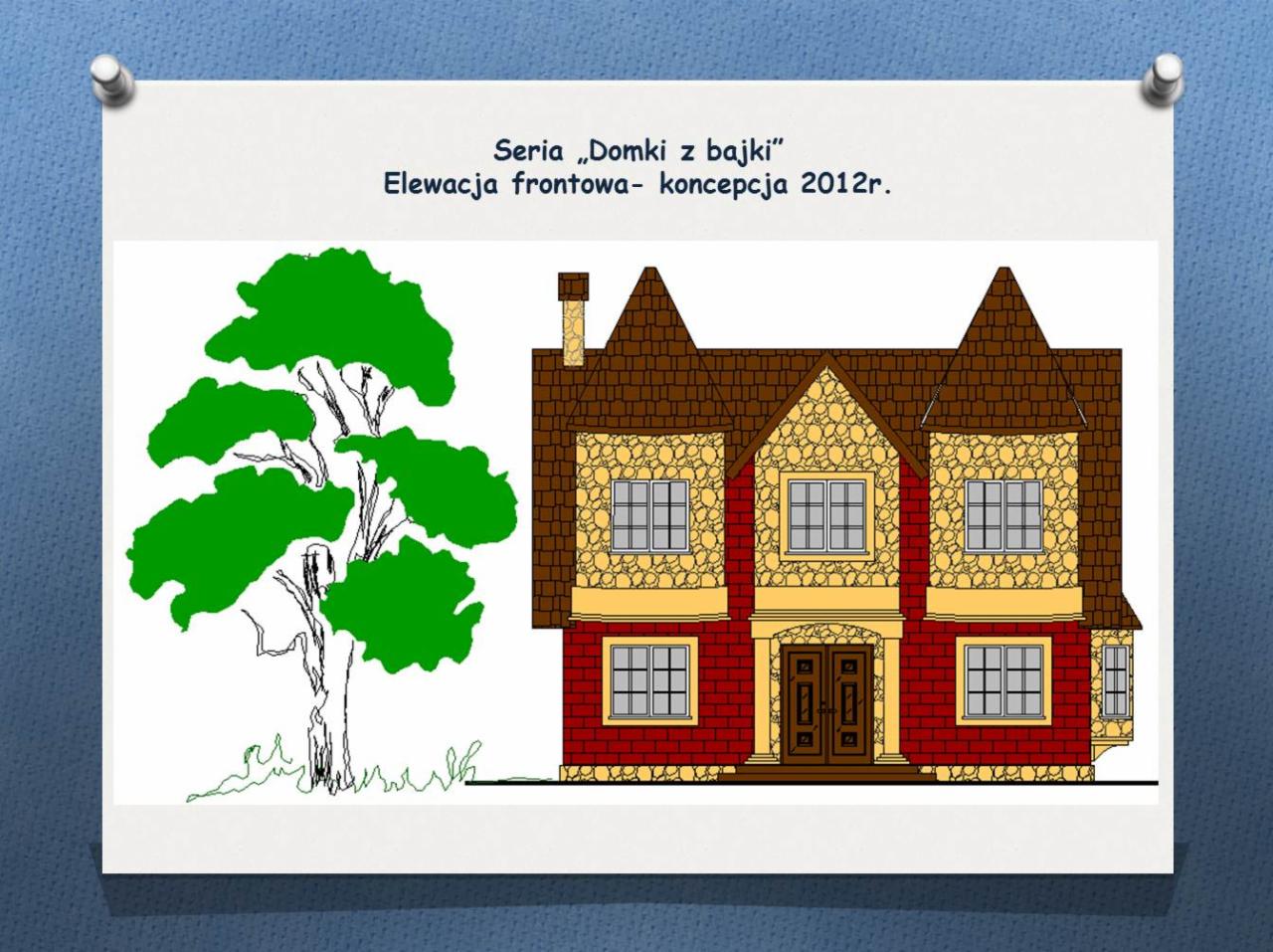 Projekt elewacji frontowej budynku z serii 'Domki z bajki', koncepcja z 2012 roku, z drzewem po lewej stronie.