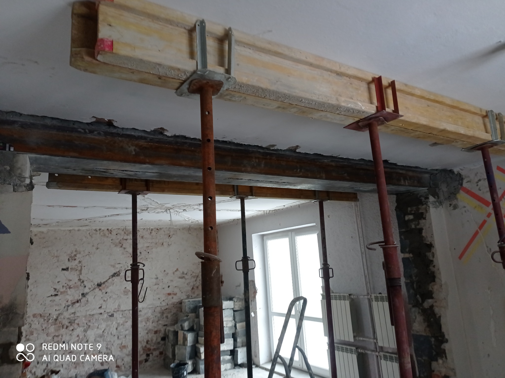 Wynurzenie sciany nosnej oraz zabespieczenie stropu