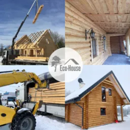 Montaż domu z bali: widok z różnych etapów budowy, od transportu bali przez dźwig, po wykończone wnętrze i elewację zimą, z logo Eco-House pośrodku.