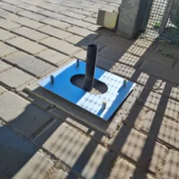 Wykonany fundament oraz podstawa szlabanu GT4 firmy CAME.