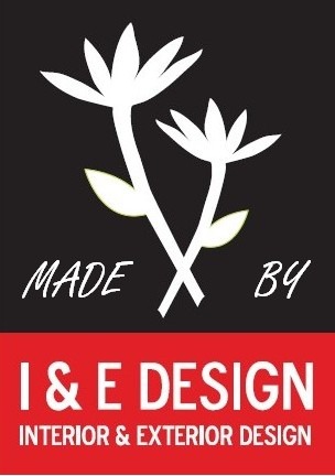 Logo firmy I & E Design z dwoma stylizowanymi białymi kwiatami na czarnym tle, nad napisem 'MADE BY' i czerwonym paskiem z nazwą firmy 'I & E DESIGN INTERIOR & EXTERIOR DESIGN'.