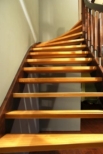 Schody drewniane wolnostojące