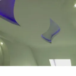 Sufit podwieszany z oryginalnym kształtem i niebieskim podświetleniem LED, widoczne punkty świetlne i fragment okna.