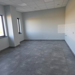 Kolejne biura w Szczecinie  Lubczyńska. Zaplecze dla pracowników hali 