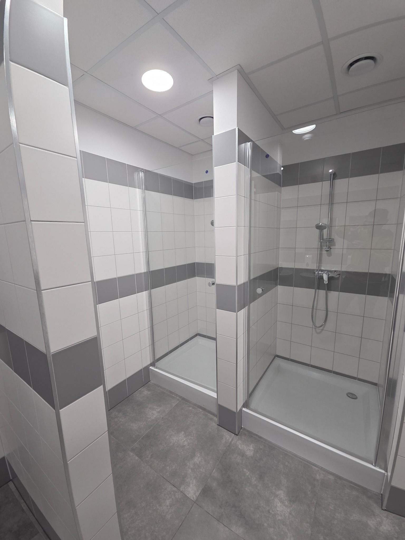 Prace wykończeniowe , budowlane . Biurowiec Kuehne Nagel Szczecin