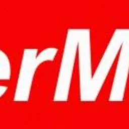 Logo AsterMedia na czerwonym tle, białe litery w prostym kroju.