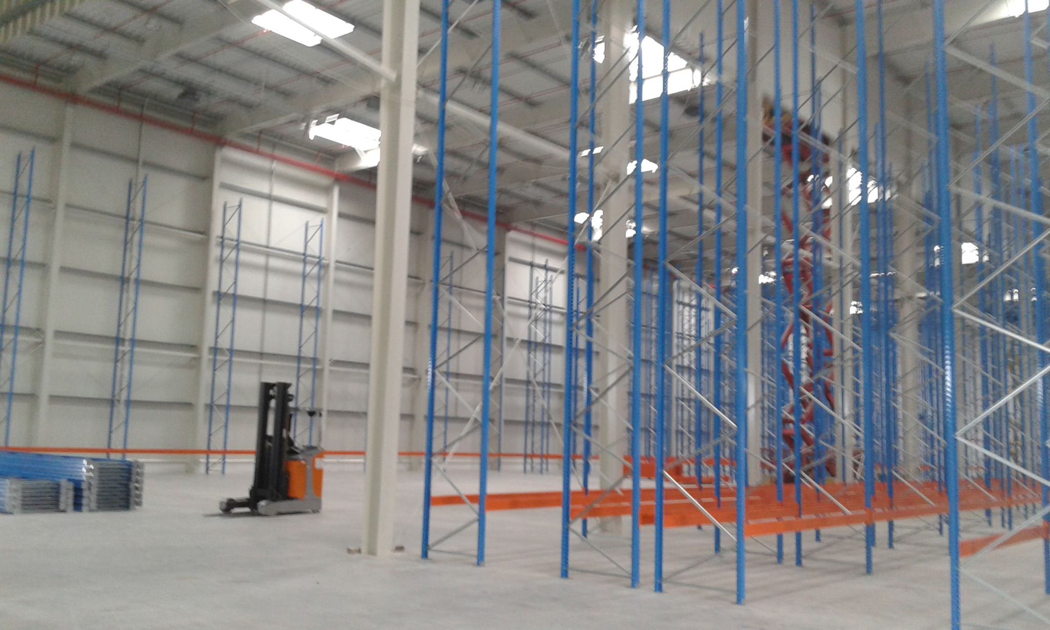 Hala wysokiego składowania