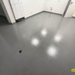 F.U. ELMARTECH - Posadzka żywiczna w garażu