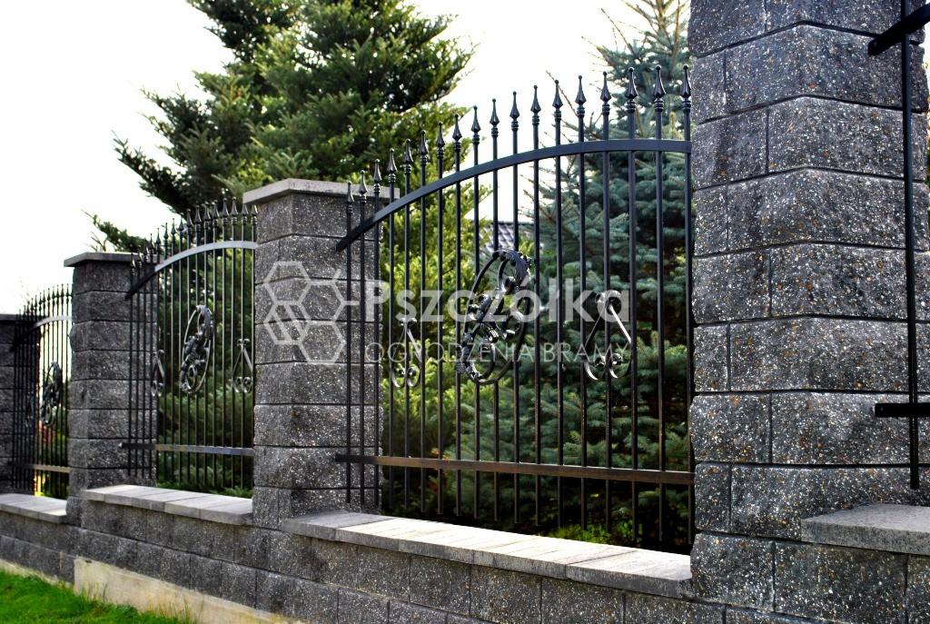 Nowoczesne ogrodzenia betonowe kute Gdów