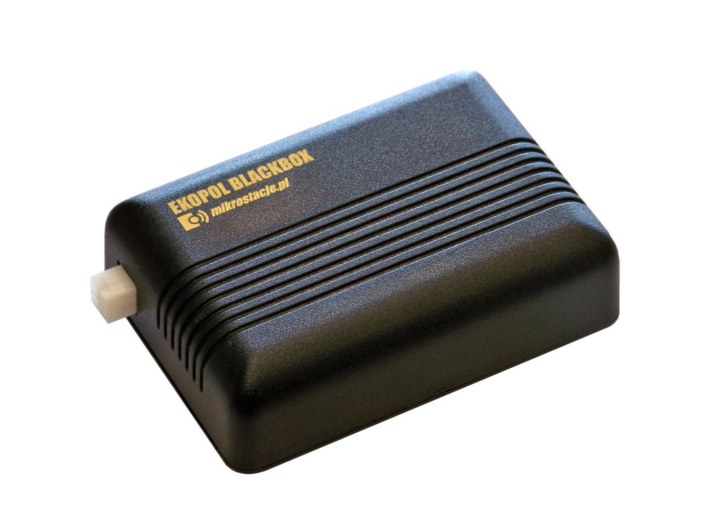 Czarna, plastikowa obudowa urządzenia Ekolpol Blackbox z białym przyciskiem, przeznaczonego do mikrostacji paliwowych, widoczna na białym tle.