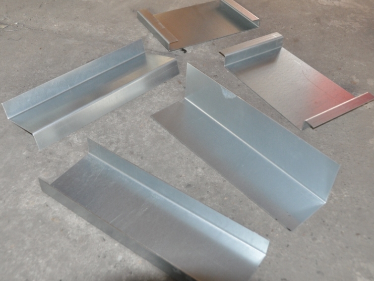 Elementy gięte i obróbki blacharskie