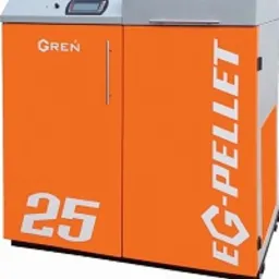 Pomarańczowo-szary kocioł na pellet marki GREŃ z widocznym oznaczeniem modelu EG-PELLET 25, stojący w pomieszczeniu.