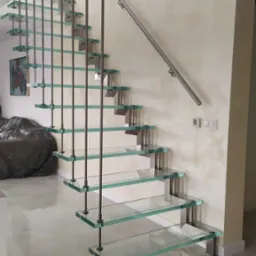 szklane schody samonośne