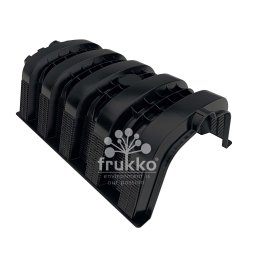 FRUKKO Łukasz Wiśniewski - Czarny tunel rozsączający F-Water 310 litrów marki Frukko, widoczny z perspektywy, na białym tle. Element systemu rozsączania ścieków lub wody deszczowej.