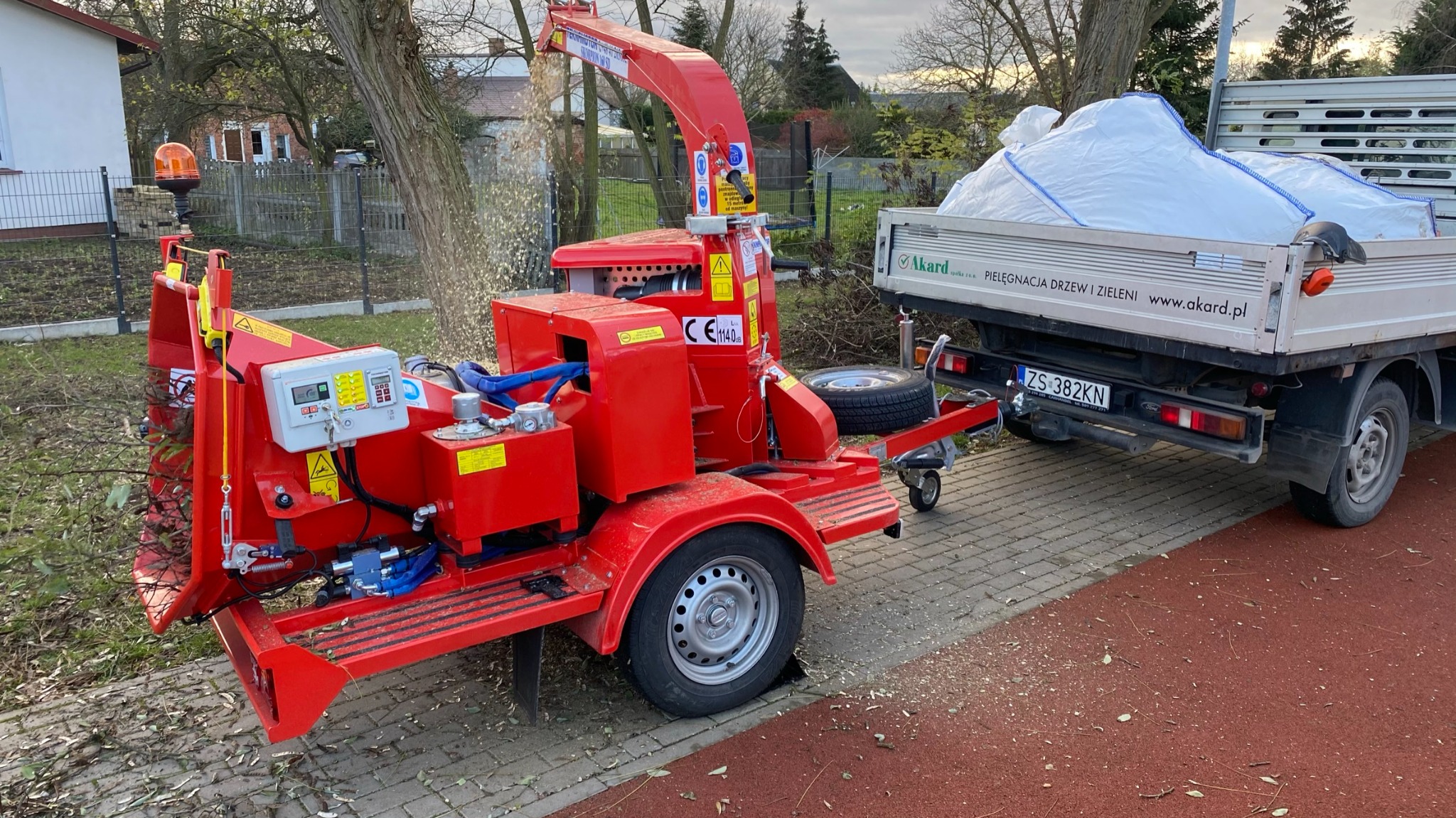 Zrębkowanie gałęzi drzew