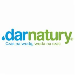 Logo firmy Darnatury z hasłem 'Czas na wodę, woda na czas' w kolorze niebieskim i zielonym na białym tle.