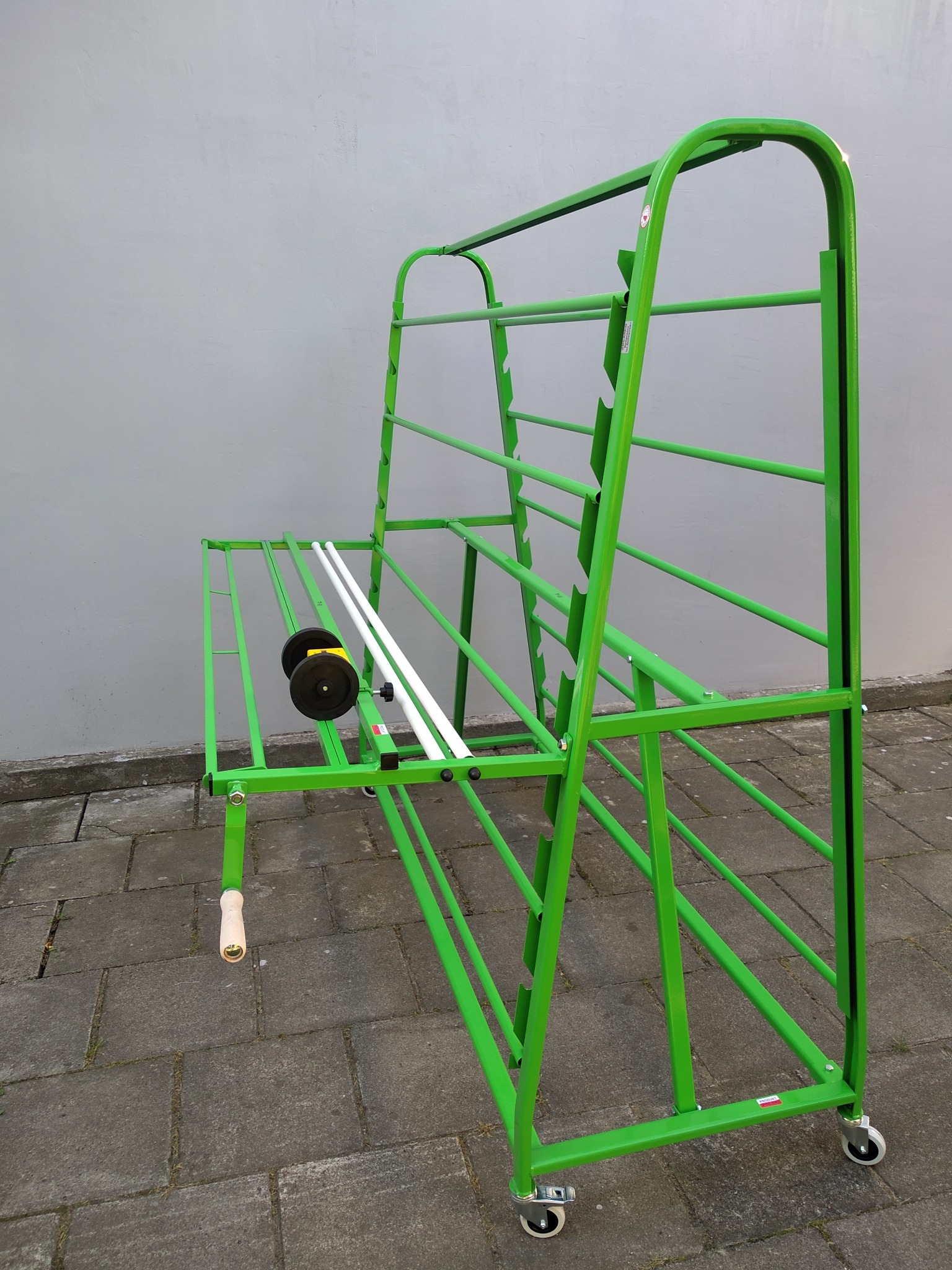 Stojak mobilny z licznikiem i zwijakiem do folii, papieru