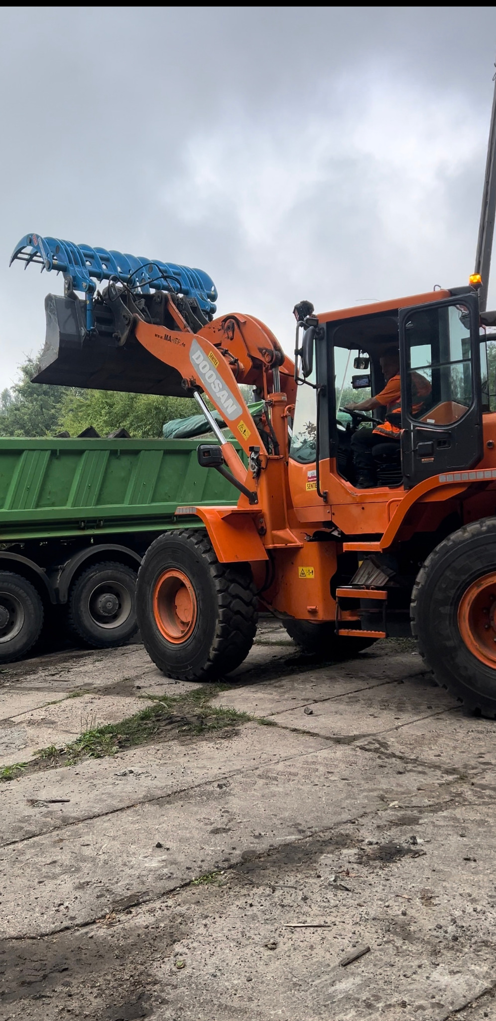 wywóz gruzu ziemi Olsztyn transport odpadów budowlanych