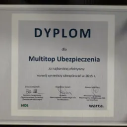 Dyplom dla Multitop Ubezpieczenia za efektywny rozwój sprzedaży ubezpieczeń w 2015 roku, podpisany przez dyrektorów HDI i Warta.