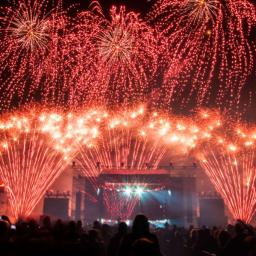 Pokaz pirotechniczny po koncercie