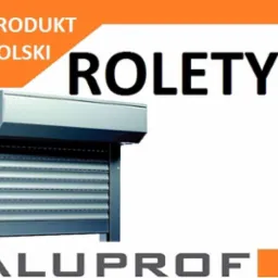 Szara roleta zwinięta częściowo, z napisem 'Rolety' oraz 'Produkt Polski' i logo 'Aluprof' na pomarańczowo-białym tle.
