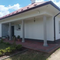 Malowanie elewacji oraz montaż elastycznej deski elewacyjnej