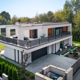 Lokalizacja: Warszawa, Białołęka.

Biuro projektowe: XYZ

Zakres prac: projekt, projekt wnętrz, stan surowy + stan deweloperski, wykończenie + zabudowy meblowe.