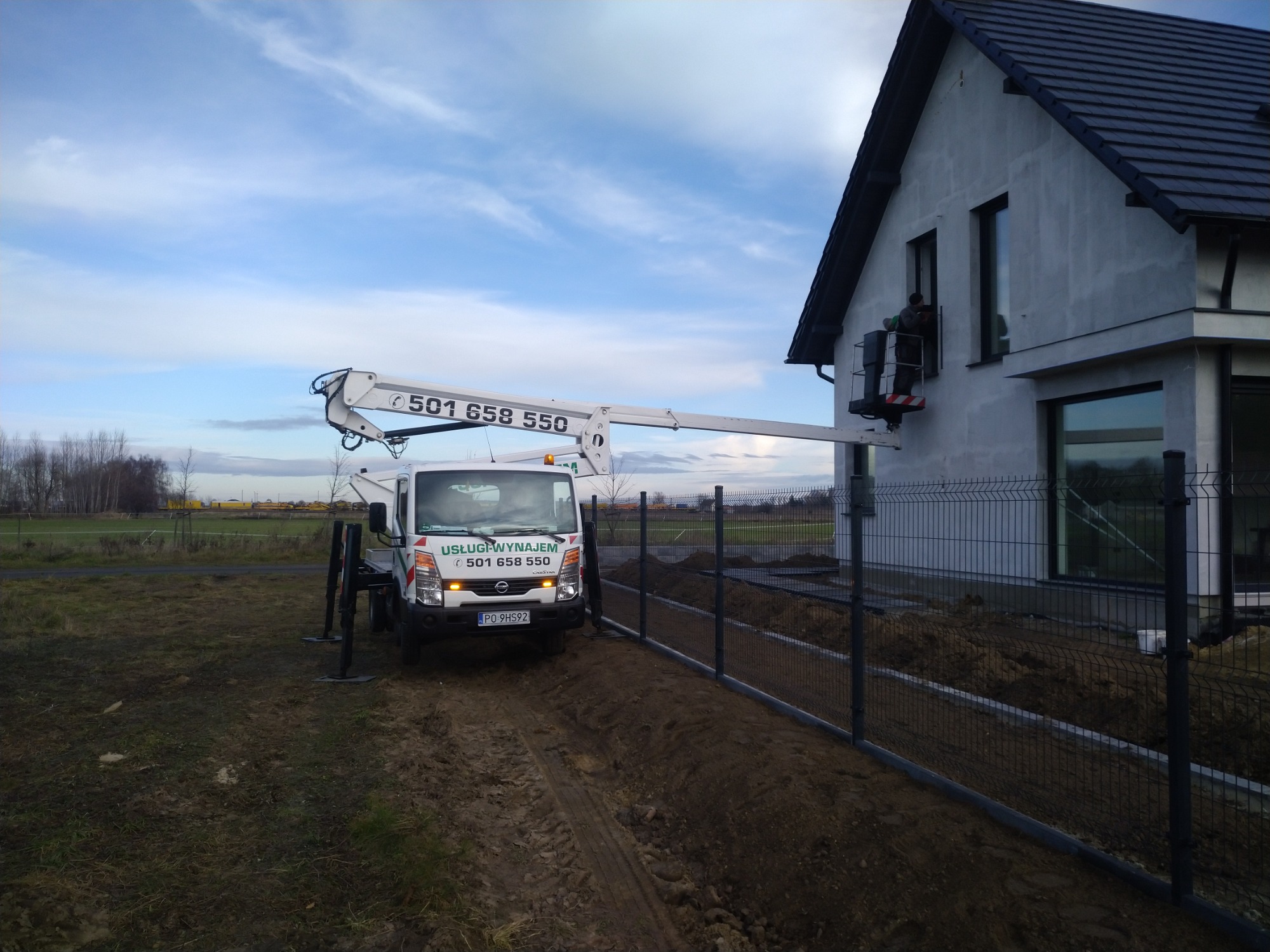 Usługi podnośnikiem koszowym ,wynajem