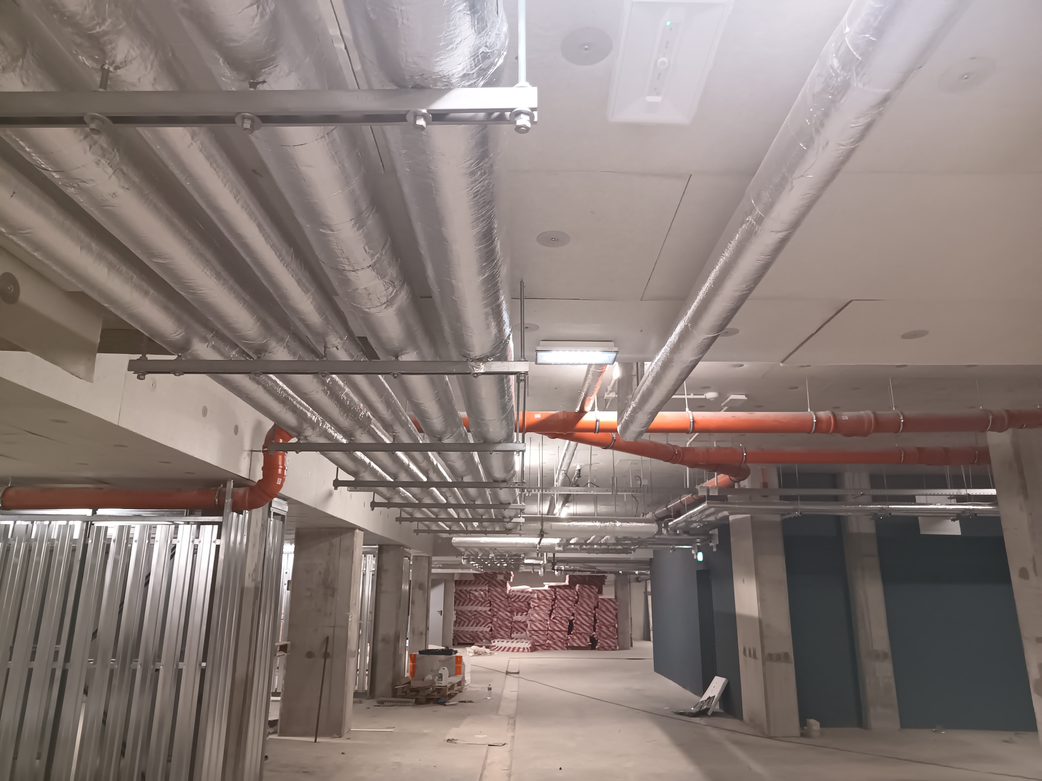 Instalacje w hali garażowej