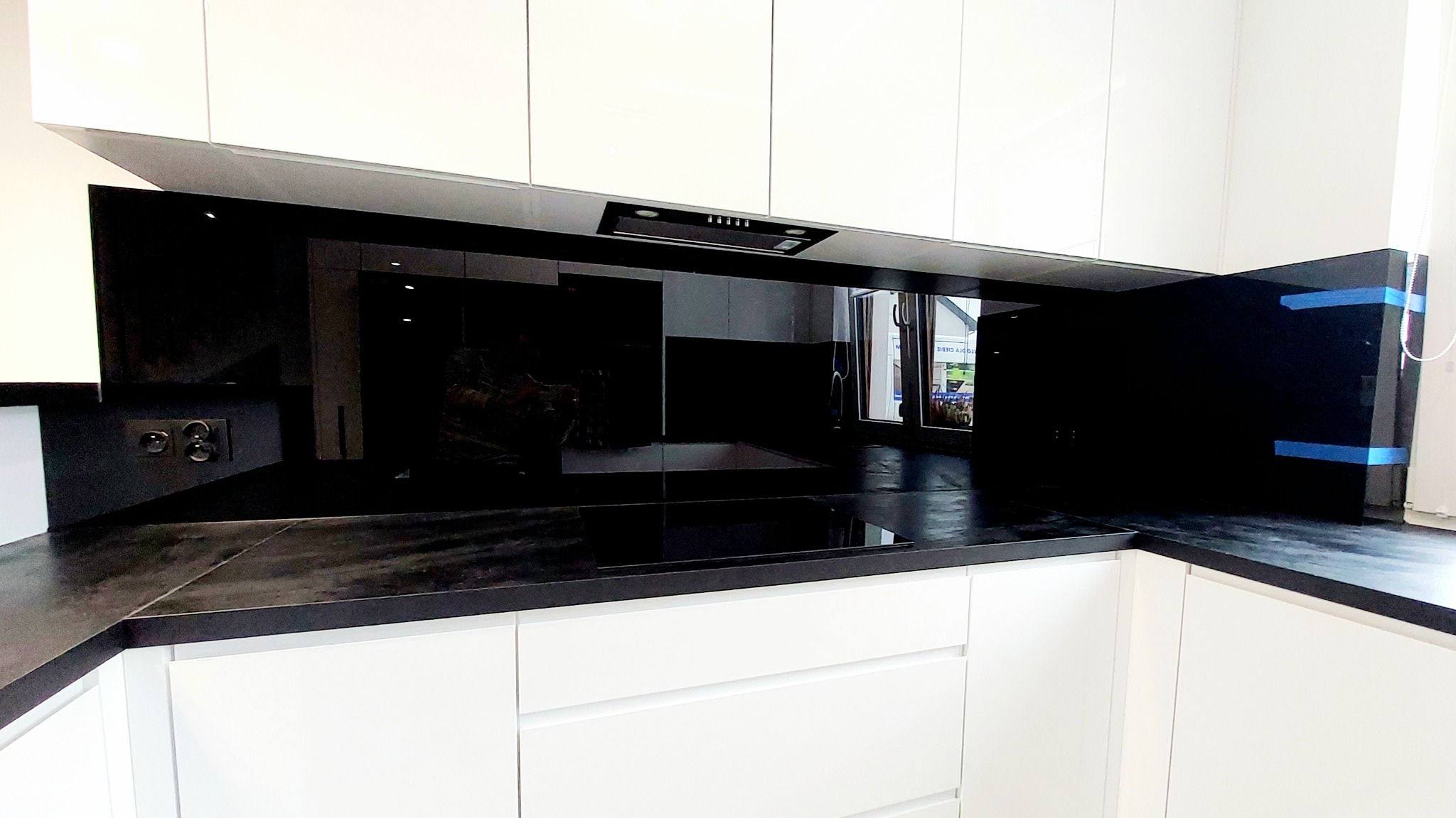 Wysłona kuchenna hartowana lakierowana na czarno