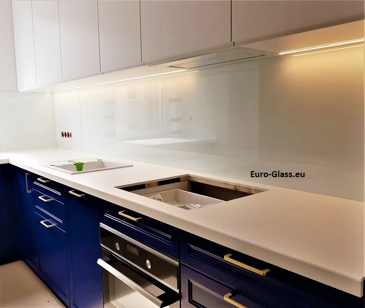 Wysłona kuchenna hartowana lakierowana na biało Ral 9003