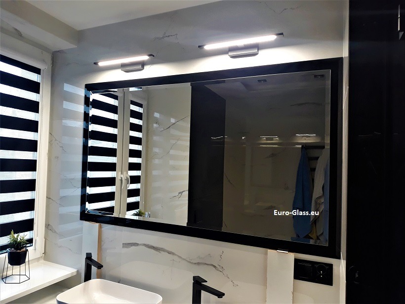 Lustro z czarnym lacobelem