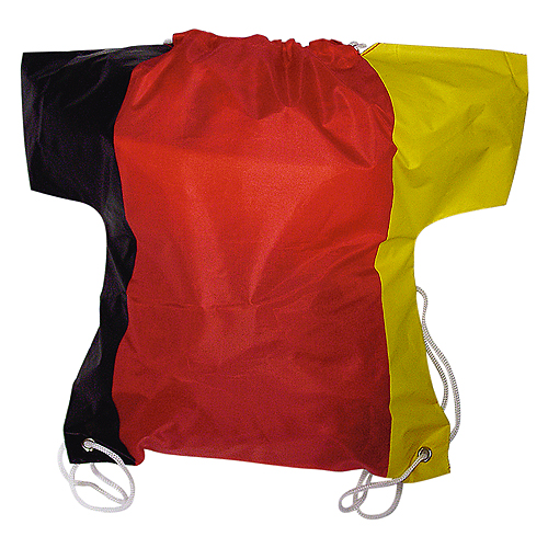 Torba w kształcie koszulki piłkarskiej, w kolorach czarnym, czerwonym i żółtym, z białymi sznurkami ściągającymi, na białym tle.